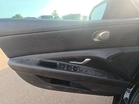 Used 2025 Hyundai Elantra SEL FWD image 9