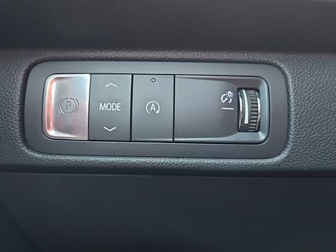 Used 2025 Chevrolet Traverse LT FWD image 20
