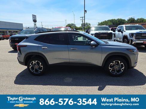 New 2026 Chevrolet Trax LT w/ Driver Confidence Package FWD image 9