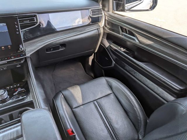 Used 2023 Jeep Wagoneer L Series III w/ Premium Group I AWD/4WD image 19