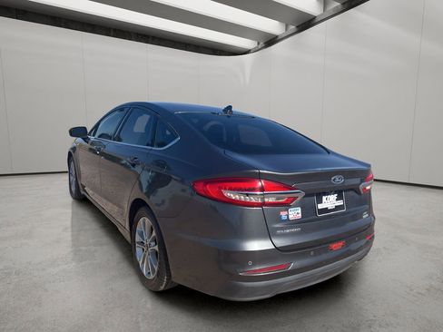 Used 2019 Ford Fusion SE FWD image 3