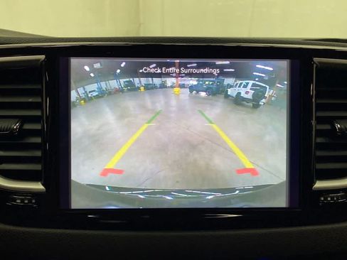 Used 2024 Chrysler Pacifica Touring-L FWD image 27