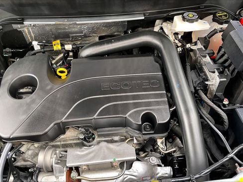 Used 2025 Chevrolet Equinox LT image 29