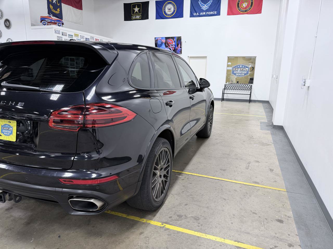Used 2017 Porsche Cayenne Platinum Edition AWD/4WD image 23