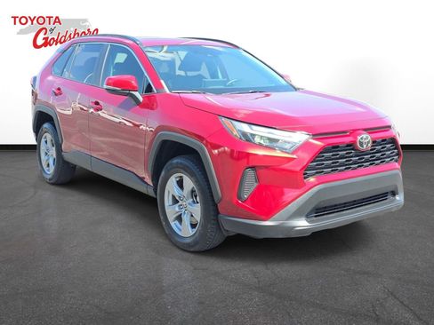 Used 2022 Toyota RAV4 XLE w/ Convenience Package AWD/4WD image 3