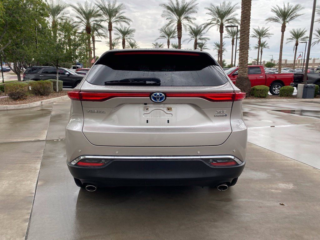 Used 2022 Toyota Venza LE AWD/4WD image 4