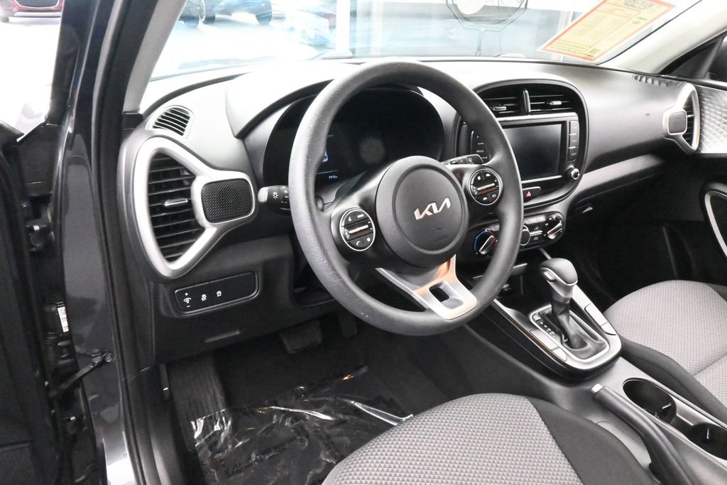 Used 2024 Kia Soul LX w/ Option Group 015 FWD image 11