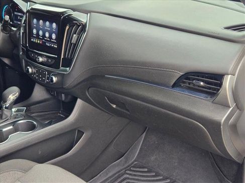 Used 2023 Chevrolet Traverse LT w/ Rear Camera Mirror Package image 15