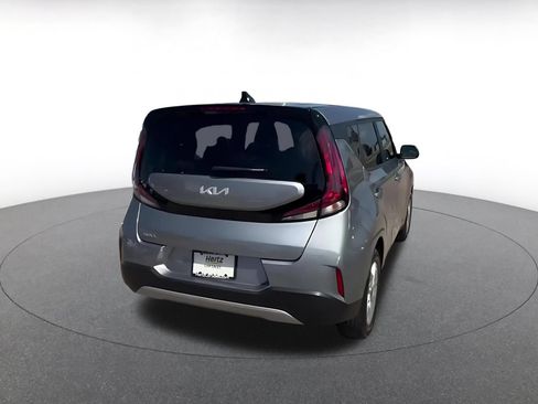 Used 2025 Kia Soul LX w/ LX Technology Package FWD image 14
