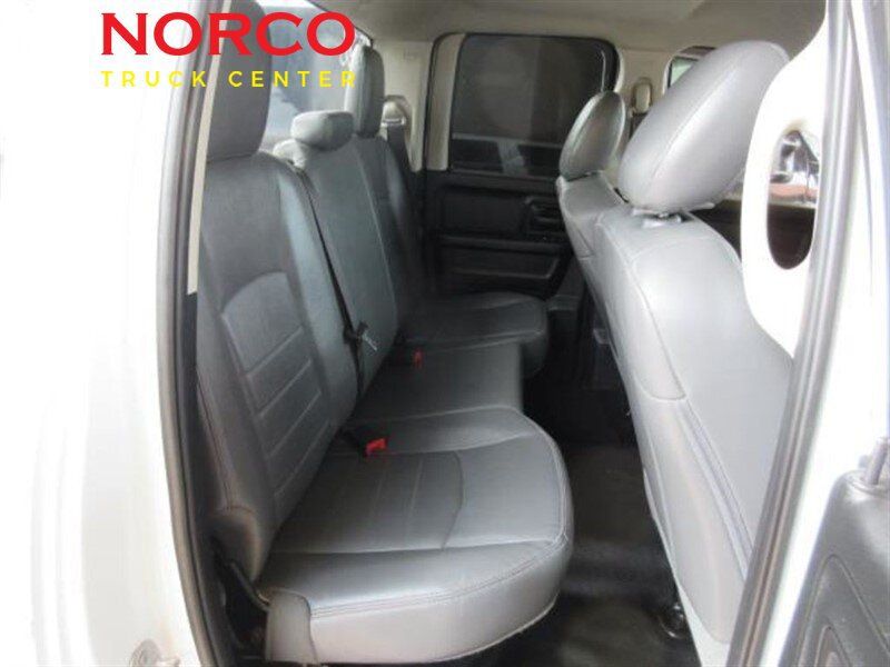 Used 2018 RAM 1500 Tradesman w/ Chrome Appearance Group RWD image 17
