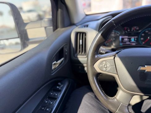 Used 2018 Chevrolet Colorado Z71 AWD/4WD image 7