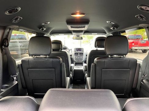 Used 2019 Dodge Grand Caravan SXT w/ Blacktop Package FWD image 27
