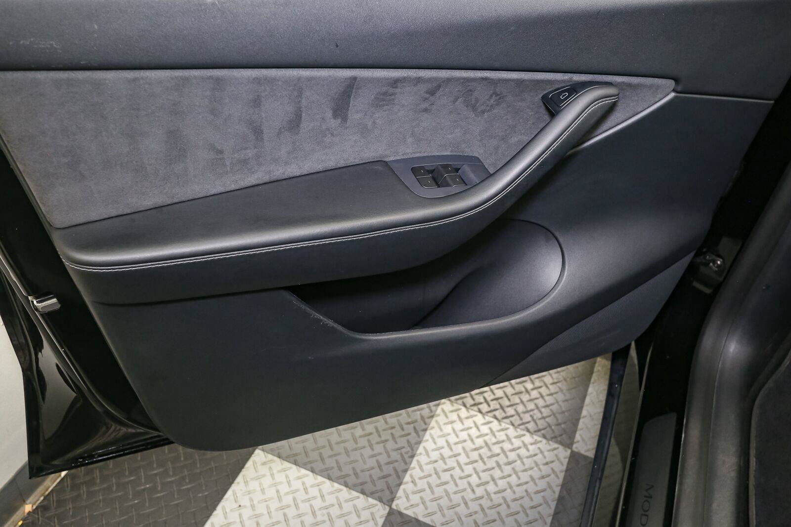 Used 2021 Tesla Model Y Long Range AWD/4WD image 35