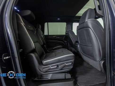 Used 2022 Cadillac Escalade ESV Premium Luxury image 38