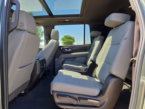 Used 2023 Chevrolet Suburban Z71 w/ Luxury Package AWD/4WD image 13