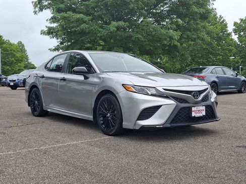 Used 2019 Toyota Camry SE FWD image 4