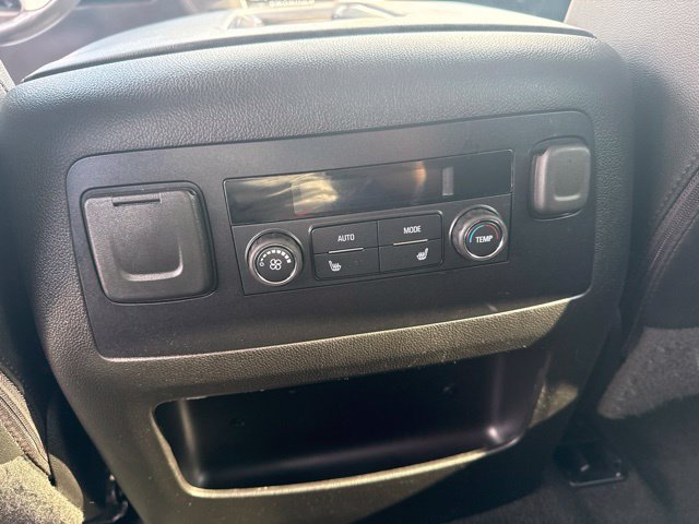 Used 2017 GMC Yukon SLT AWD/4WD image 16