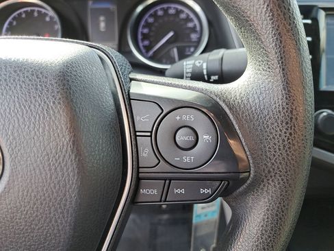 Used 2018 Toyota Camry LE image 18