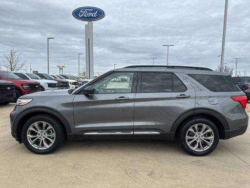 Used 2022 Ford Explorer XLT w/ Equipment Group 202A image 2