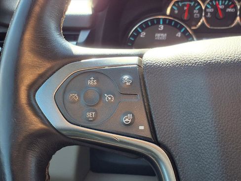Used 2016 Chevrolet Suburban LT image 14