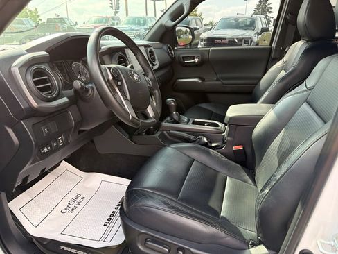 Used 2021 Toyota Tacoma TRD Sport w/ TRD Premium Sport Package AWD/4WD image 12