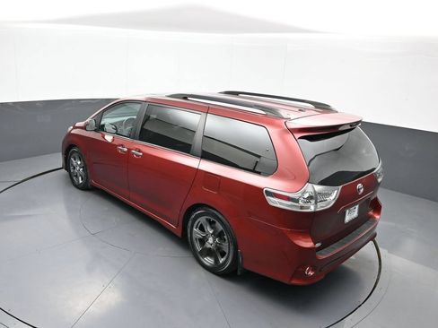 Used 2017 Toyota Sienna SE FWD image 42