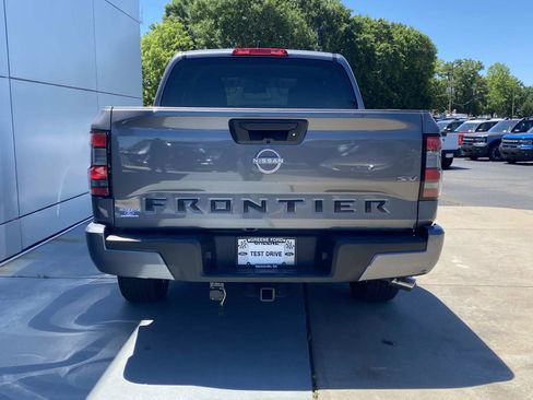 Used 2023 Nissan Frontier SV RWD image 5