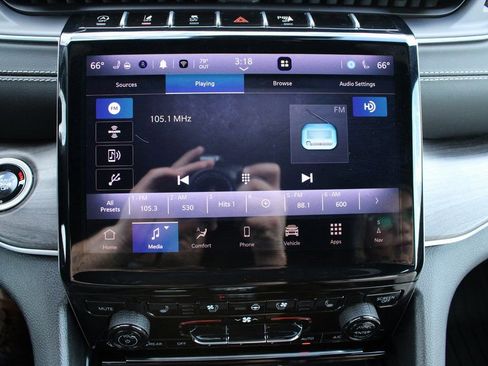 Used 2024 Jeep Grand Cherokee L Limited w/ Luxury Tech Group II image 39