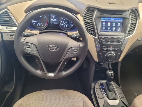 Used 2017 Hyundai Santa Fe SE image 22
