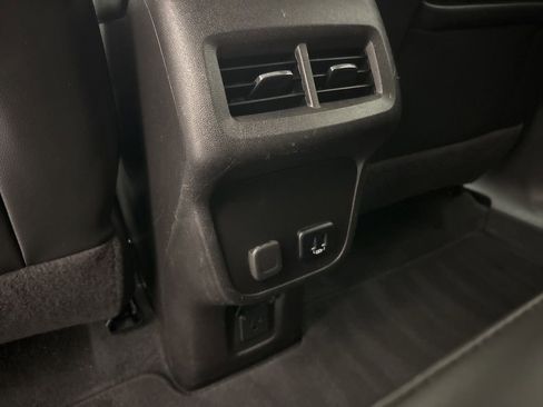Used 2018 Chevrolet Equinox Premier FWD image 40