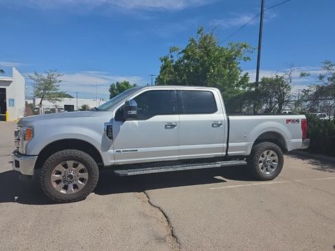 Used 2018 Ford F250 Lariat w/ Lariat Ultimate Package AWD/4WD image 3