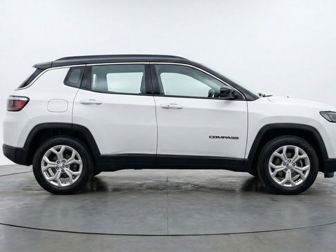 Used 2025 Jeep Compass Latitude image 9