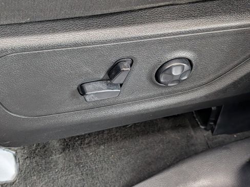 Used 2020 RAM 1500 Big Horn AWD/4WD image 11