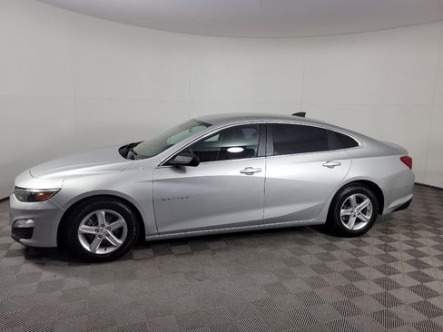Used 2020 Chevrolet Malibu LS FWD image 2