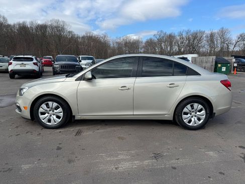 Used 2015 Chevrolet Cruze LT image 2