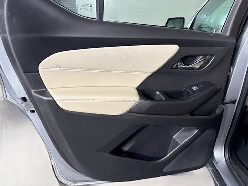 Used 2023 Chevrolet Traverse LS image 26