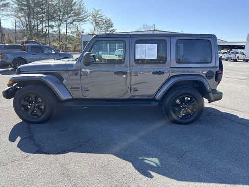 Used 2021 Jeep Wrangler Unlimited Sahara AWD/4WD image 3