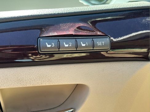 Used 2013 Lexus LX 570 4WD w/ Luxury Pkg image 22