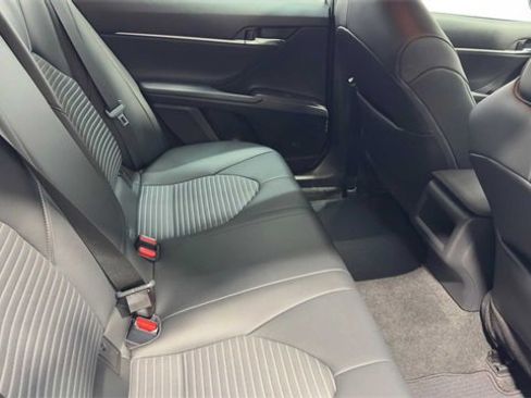 Used 2022 Toyota Camry SE image 16