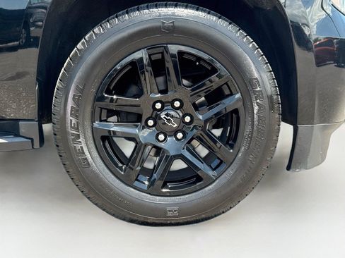 Used 2019 Chevrolet Suburban LT RWD image 35