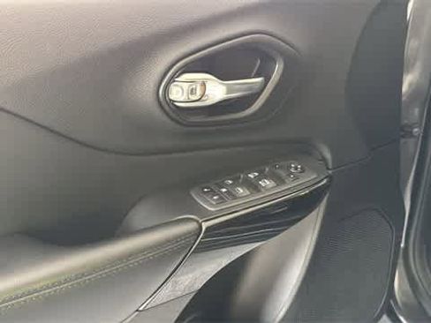 Used 2021 Jeep Cherokee Latitude Plus image 14