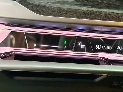 New 2026 BMW 750e xDrive image 32