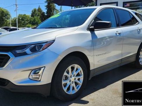 Used 2019 Chevrolet Equinox LS image 2