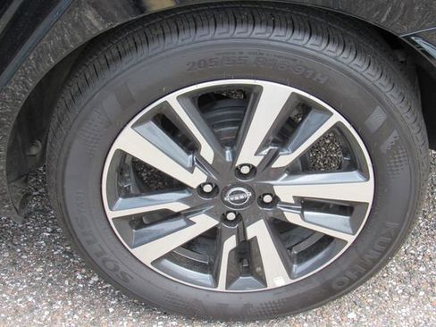 Certified 2025 Nissan Versa SV image 14