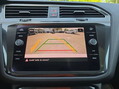 Used 2018 Volkswagen Tiguan SE w/ Panoramic Sunroof Package FWD image 30