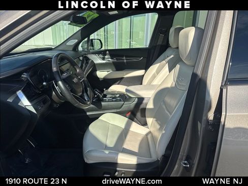 Used 2023 Cadillac XT6 Sport image 11