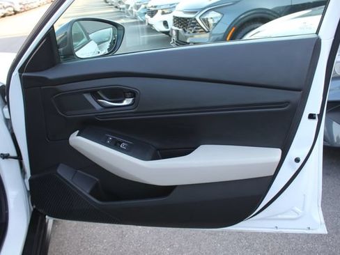 Used 2025 Honda Accord SE image 27