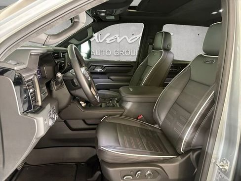 Used 2025 GMC Sierra 2500 AT4X image 19