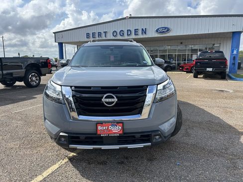 Used 2022 Nissan Pathfinder Platinum w/ Cargo Package image 2