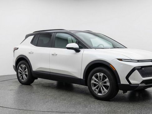 Used 2025 Chevrolet Equinox LT image 1